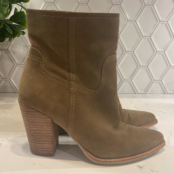 Tan suede booties - Picture 2 of 2